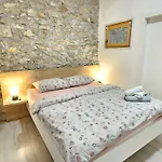 Steinhaus Mit Privatem Aussenpool By Interhome