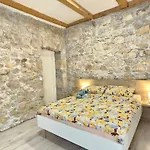 Steinhaus Mit Privatem Aussenpool By Interhome Feriehus *