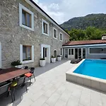 Steinhaus Mit Privatem Aussenpool By Interhome Feriehus *