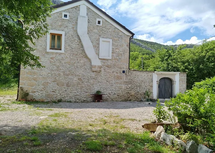 Vakantiehuis Steinhaus Mit Privatem Aussenpool By Interhome *
