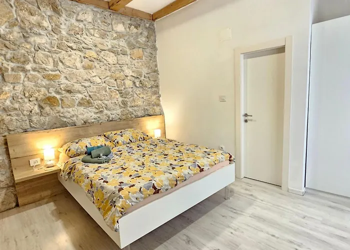 Steinhaus Mit Privatem Aussenpool By Interhome Nyaraló Tribalj